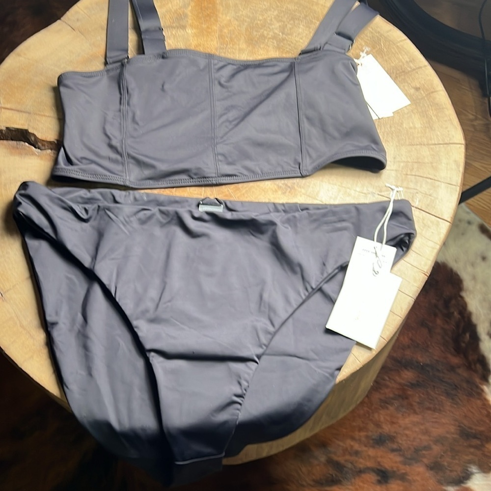 Good American bikini ๐ nwt black bottoms size 5 and top size 4 fit like XL MN78 - Picture 2 of 6